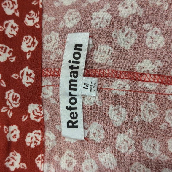 Reformation Brighton Shirt Dress in Red and White Rose Floral Print - Picture 6 of 9